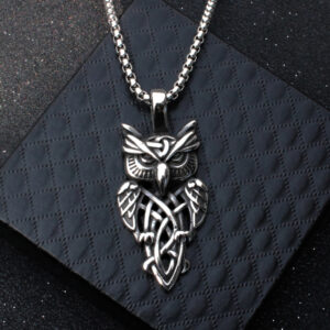 Collier hibou nordique argenté à entrelacs