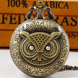 Montre de poche hibou argentée, médaillon gravé