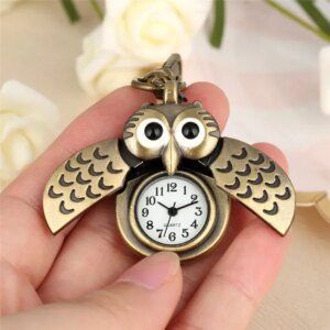 Montre de poche hibou argentée au mouvement quartz