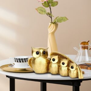 Ensemble de quatre hiboux dorés pour étagère