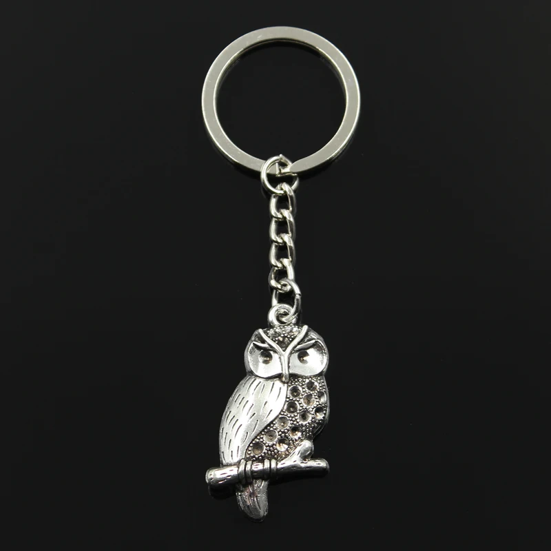 Porte-clés hibou argenté sur branche, pendentif 41 x 22 mm