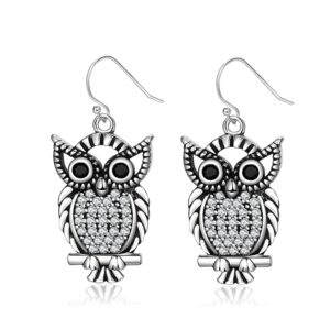 Boucles d’oreilles hibou argentées, plumage serti et crochets fins