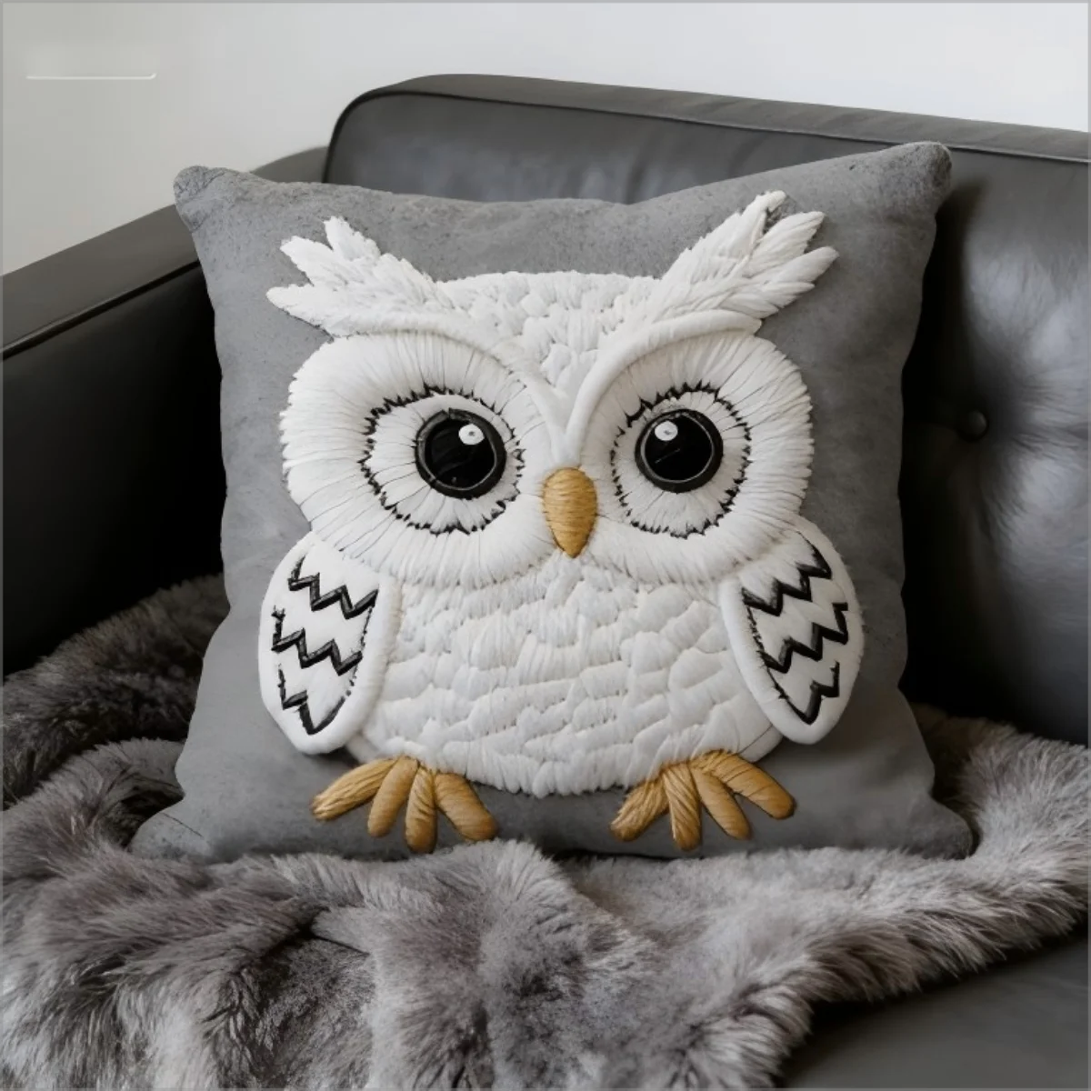 Coussin hibou blanc en relief, ailes déployées et pattes en corde